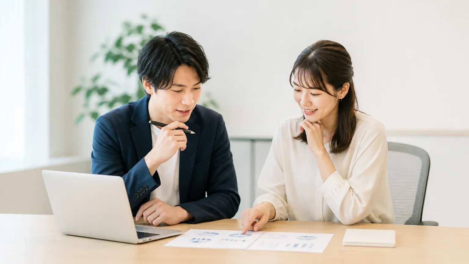 AI開発の依頼先を費用とリスクの両面から検討する打ち合わせ