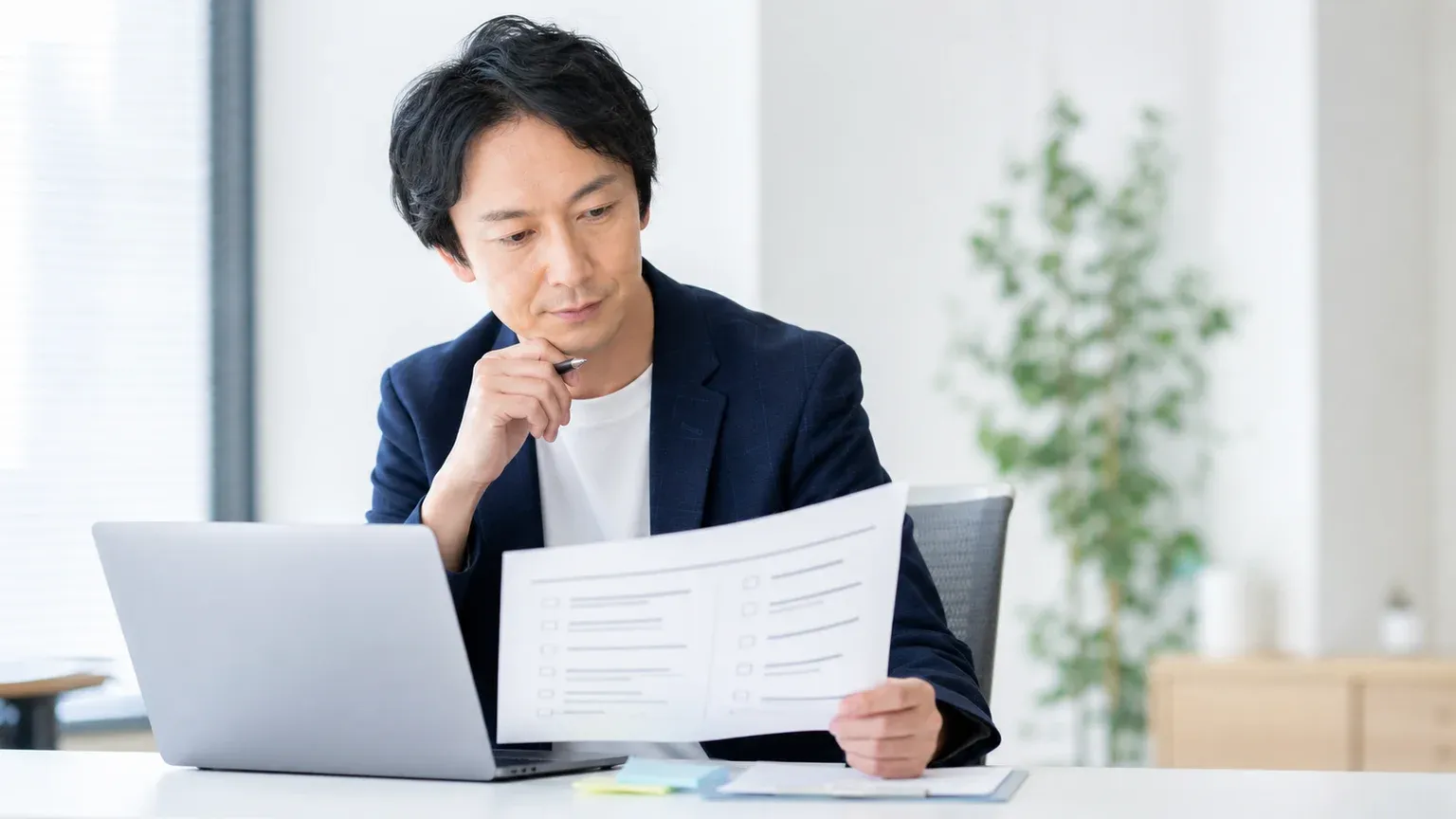 コードレビューのやり方と品質基準を外注前に確認する担当者