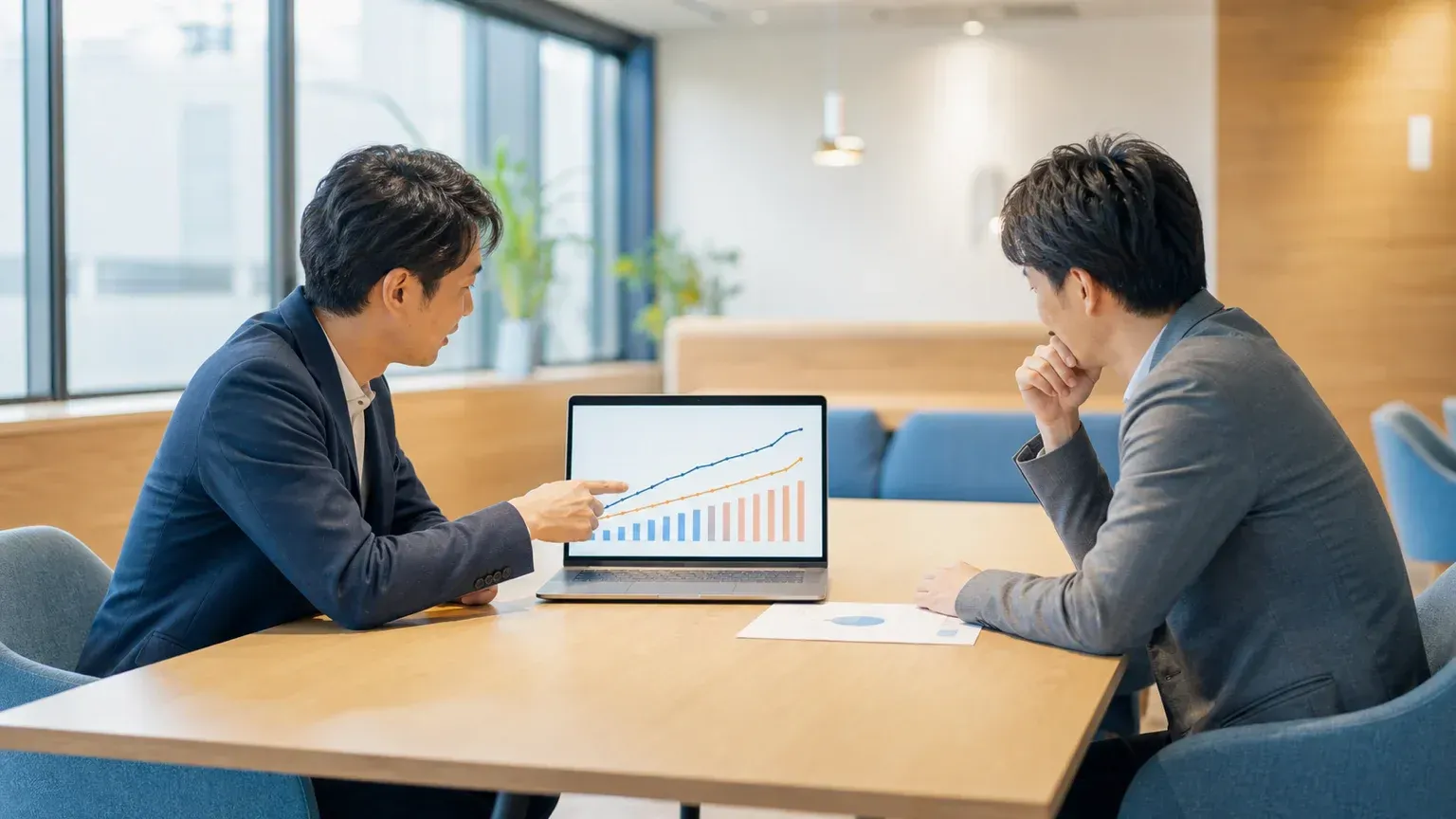サブスク型の受託開発が自社に向くかを打ち合わせで検討するチーム