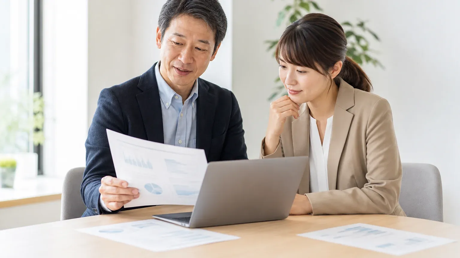 システム開発の費用相場を規模別・種類別に確認する発注側の打ち合わせ