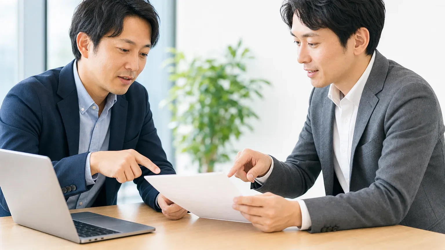 要件定義書の役割分担を発注側と開発会社で確認する打ち合わせ