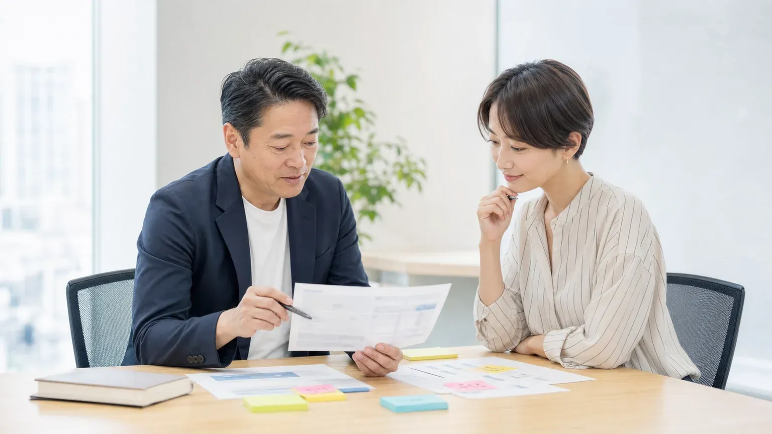システム開発のRFPの書き方を打ち合わせで整理する発注側の担当者