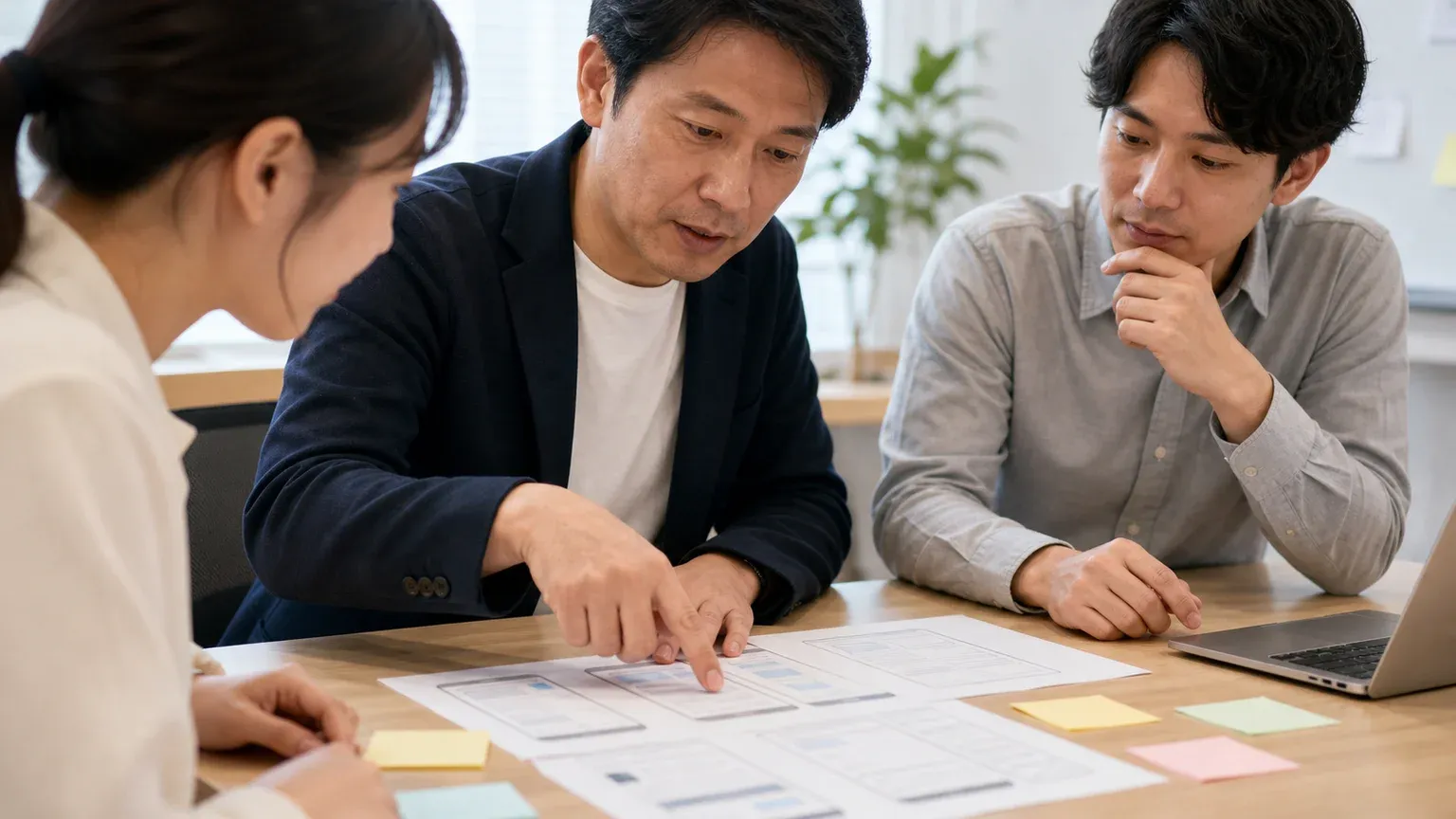 ベンダーコントロールがつまらないと感じる理由を会議資料で整理する担当者